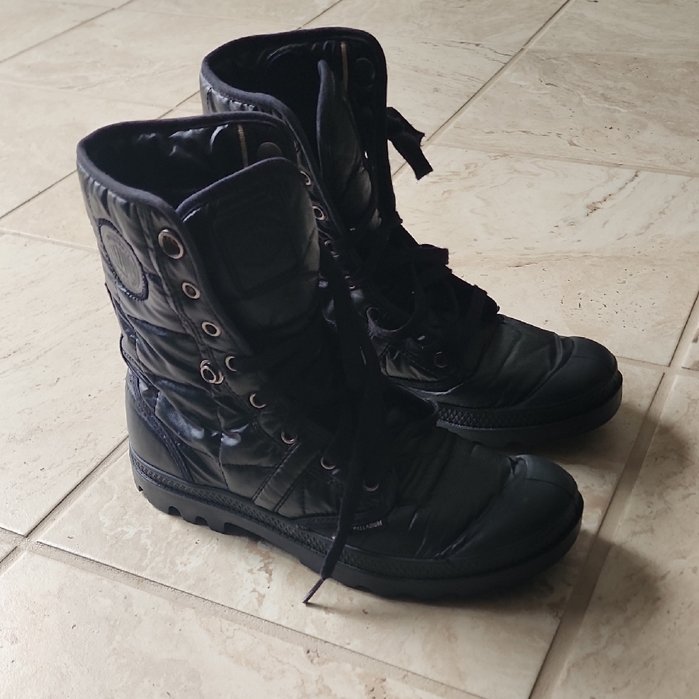 Palladium 8.5 Women's Black Quilted Boots